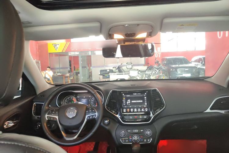 Used  Cherokee 2019 2.0T Four-Wheel Drive Exploration Edition + Autonomous Driving Smart Package China V
