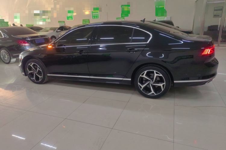 Used Volkswagen Magotan 2023 2 Million Units Limited Edition 330TSI DSG Leading Version
