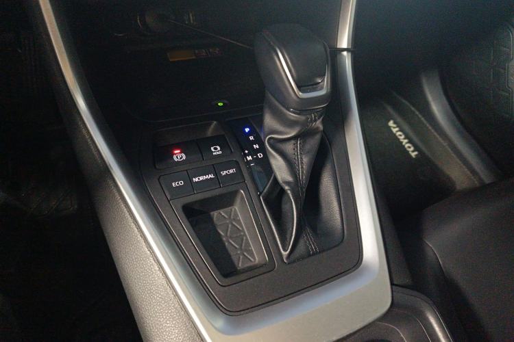 Used Toyota RAV4 2023 2.0L CVT Two-Wheel Drive 20th Anniversary Platinum Edition
