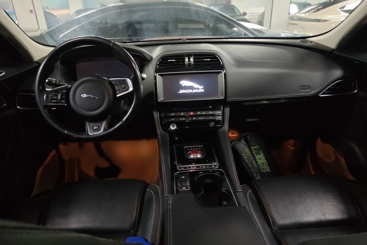 Used Jaguar F-PACE 2016 2.0T Two-Wheel-Drive R-Sport Sport Edition
