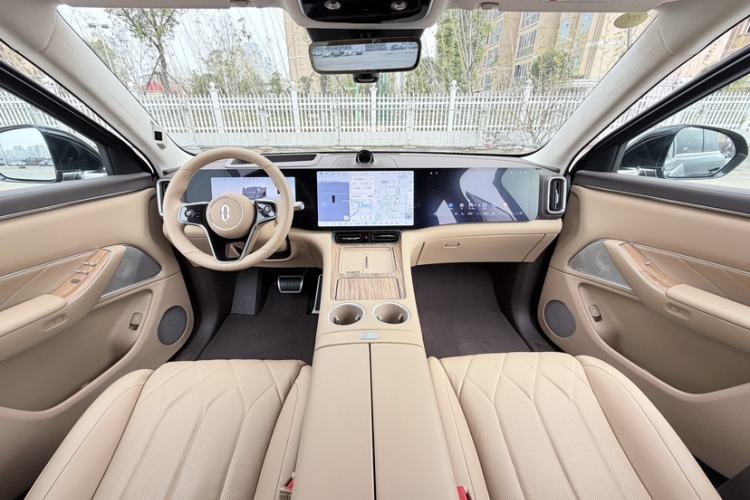 Used Hima AITO M8 2025 Extended-Range Ultra Version 53.4 kWh 6-Seater Edition
