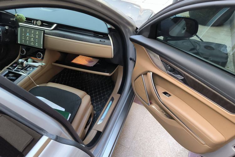 Used Jaguar XFL 2023 XFL 2.0T P250 Two-Wheel-Drive Prestige Luxury Gold Edition
