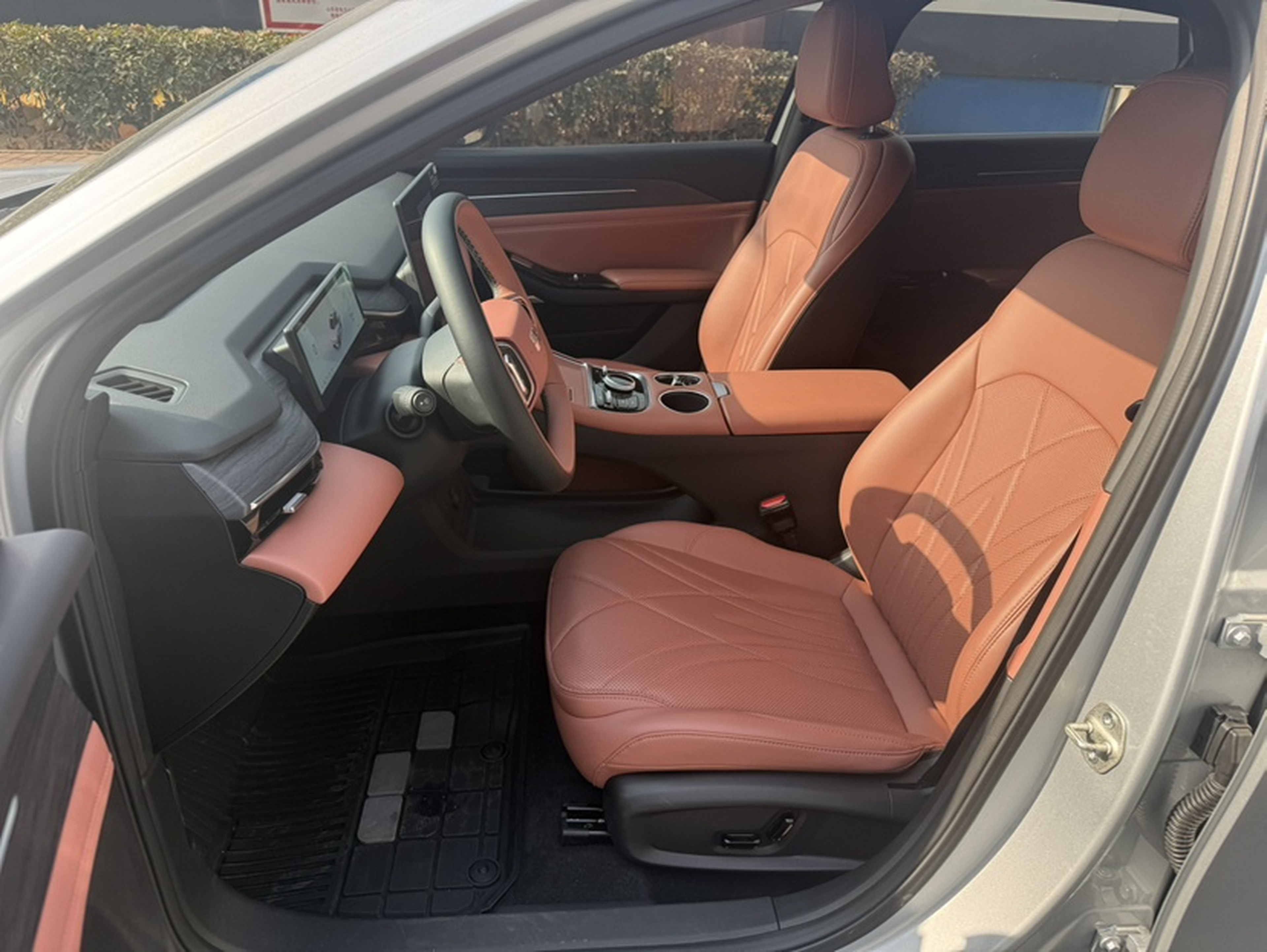 Переднее сиденье в автомобиле