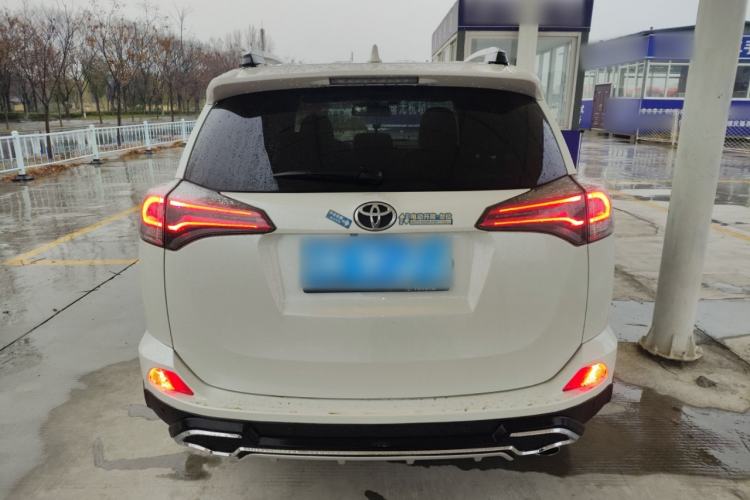 Used Toyota RAV4 2016 2.0L CVT Two-Wheel Drive Fashion Edition China V Standard
