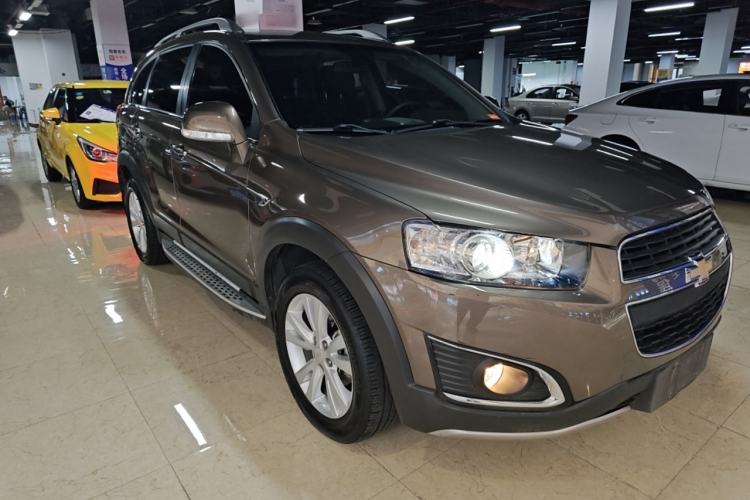 Used Chevrolet Captiva 2015 2.4L 4x4 Flagship Edition 7-Seater
