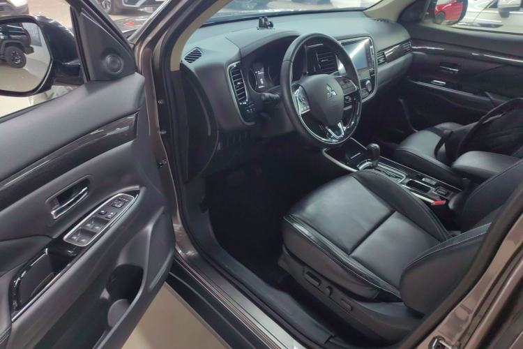 Used Mitsubishi Outlander 2020 2.0L Two-Wheel Drive Enjoyment Version 5 Seats
