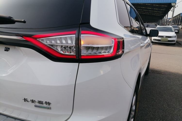 Used Ford Edge 2015 2.0T GTDi Two-Wheel-Drive High-Line Version