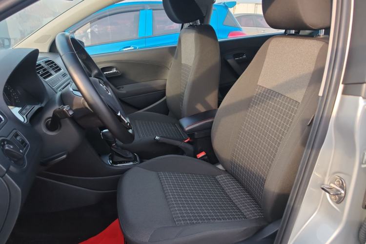 Used Volkswagen Polo 2016 1.6L Automatic Comfort Model