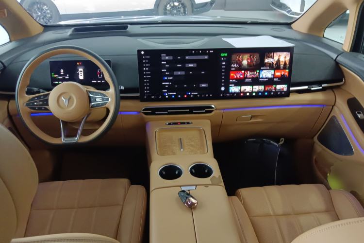 Used VOYAH Dream 2025 PHEV Four-Wheel Drive Prestige Kunpeng Edition
