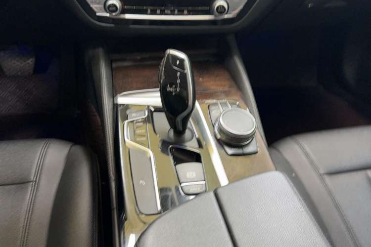 Used BMW 5 Series 2018 525Li Luxury Package
