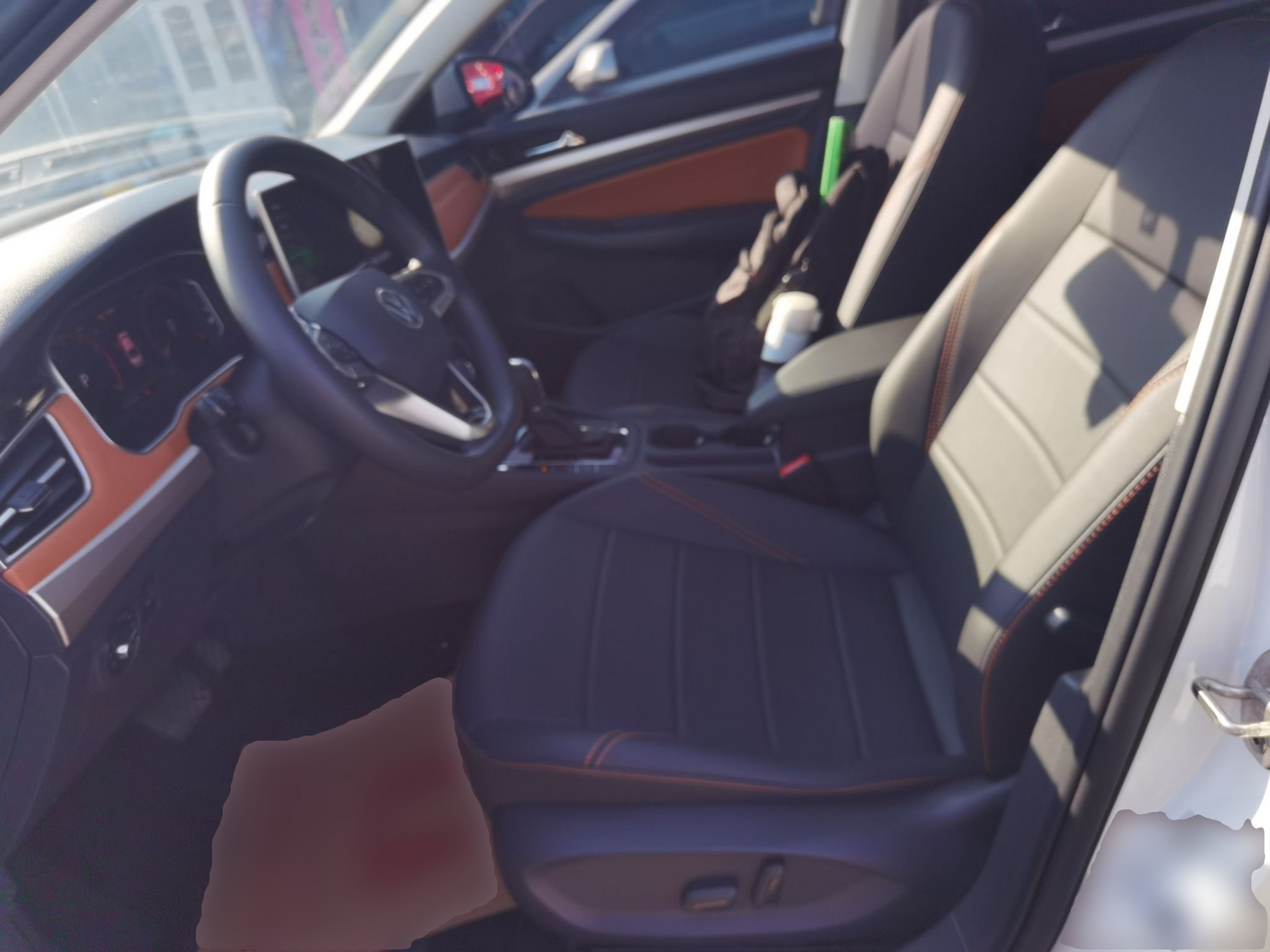 Переднее сиденье в автомобиле