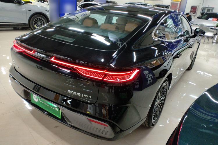 Used  Galaxy 8 2025 130km EM-i Deluxe Edition
