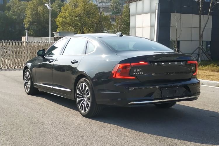 Used Volvo S90 2025 B5 Zhiyi Luxury Edition
