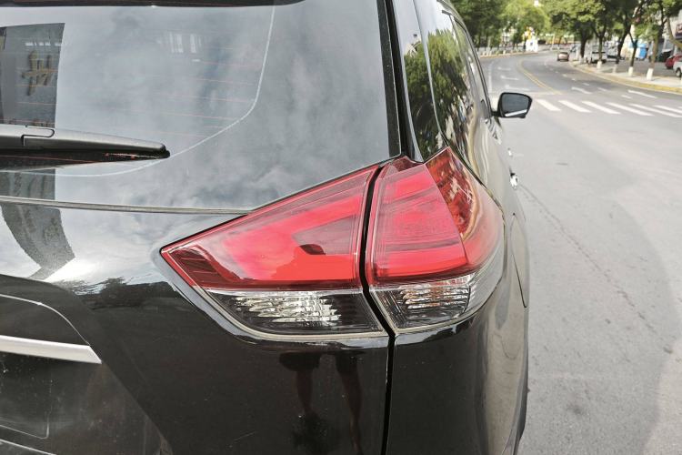 Used Nissan X-Trail 2019 2.0L CVT SmartConnect 7-Seater Comfort Edition 2WD
