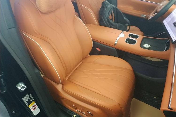 Used  Q07 2025 215 Flagship PLUS
