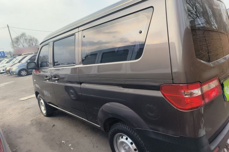 Used Jinbei Hiace X30 2023 1.5L Super-Comfortable Passenger Van 5/6/7-Seater Non-Air-Conditioned Version Model SWC15M
