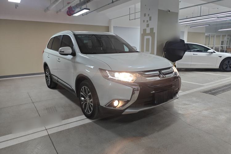 Used Mitsubishi Outlander 2018 2.0L Two-Wheel Drive Glory Edition 5 Seats