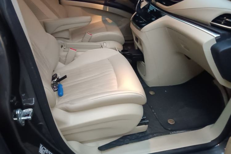 Used Buick GL8 2023 Facelifted Land Cruiser Executive Luxury Version