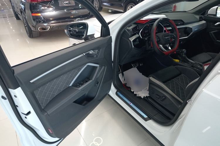 Used Audi Q3 2024 40 TFSI Fashion Dynamic Model
