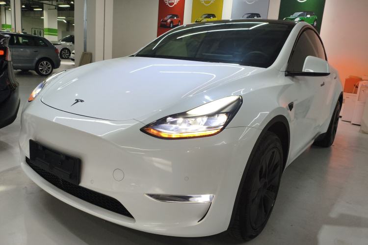 Used Tesla Model Y 2023 Long-Range All-Wheel-Drive Version