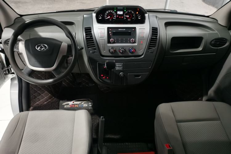 Used SAIC MAXUS Xintu V80 2017 2.5T AMT Aoyuntong China V Standard Long Wheelbase High Roof – 6 to 10 Seats
