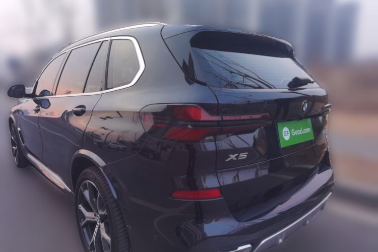 Used BMW X5 2023 xDrive 30Li Luxury M Sport Package
