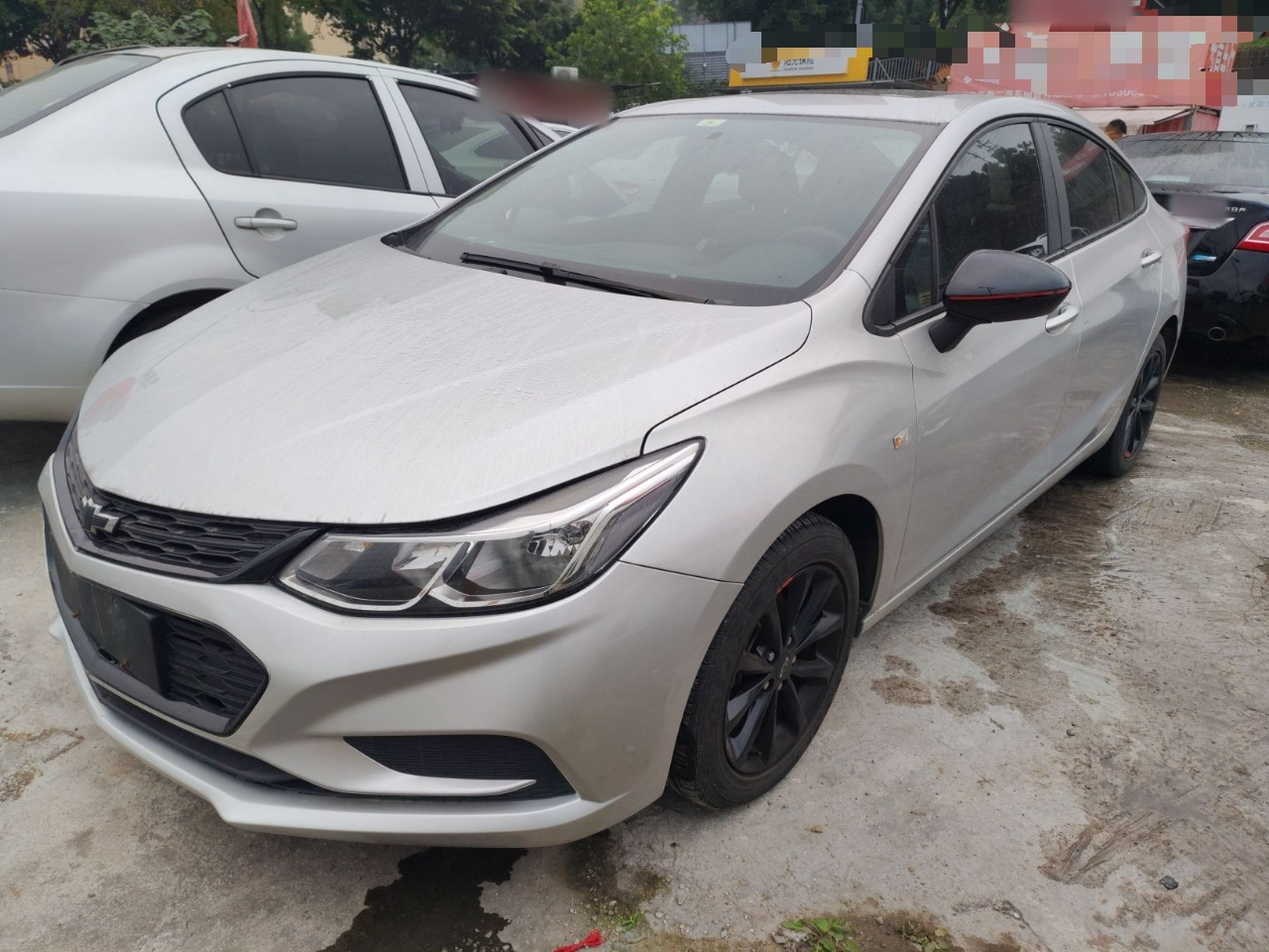 Под передней частью автомобиля