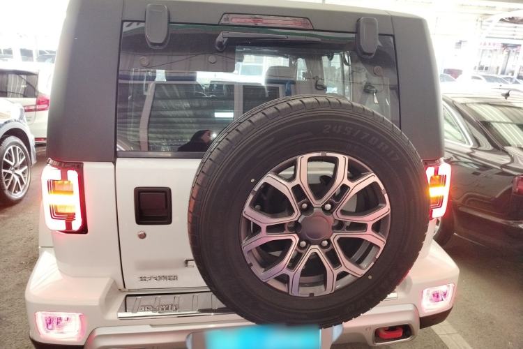 Used  BJ40 2020 2.0T Automatic Four-Wheel Drive Urban Hunter Edition Chivalrous Type
