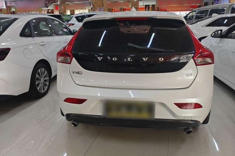 Used Volvo V40 2016 T4 Smart Luxury Edition
