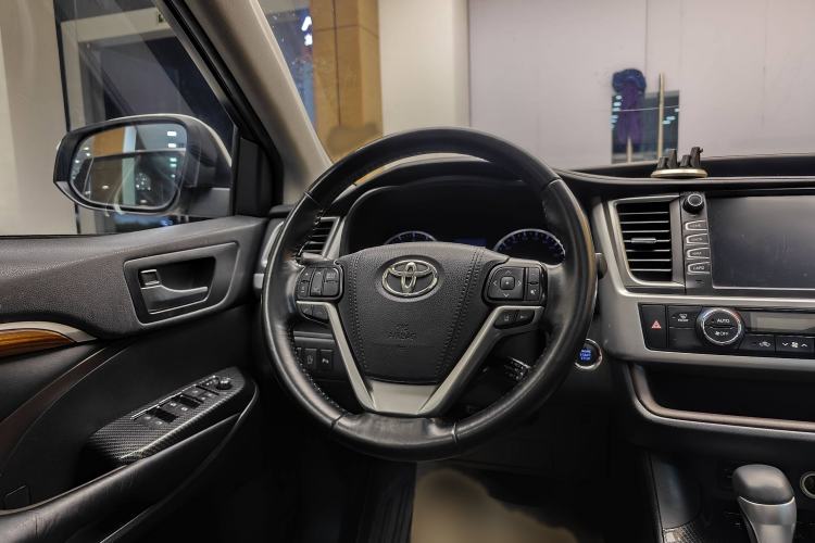 Used Toyota Highlander 2018 2.0T Four-Wheel Drive Luxury Version 7 Seats China VI Standard

