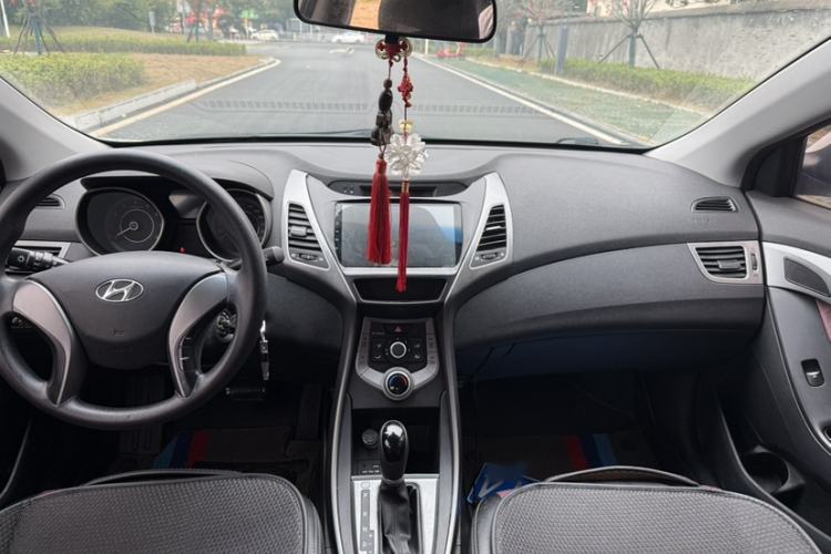 Used Hyundai Elantra (5th Generation / Langdong) 2016 1.6L Automatic Smart Version