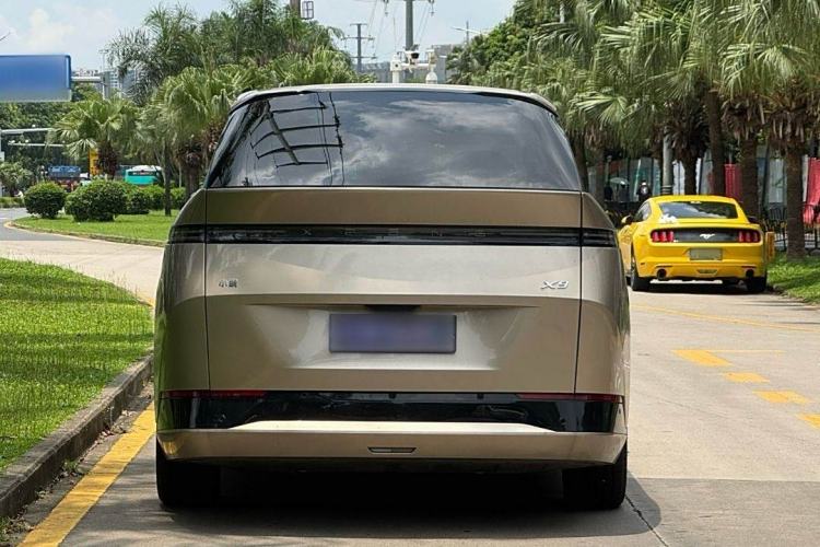 Used XPeng X9 2024 702 Ultra-Long Range Max
