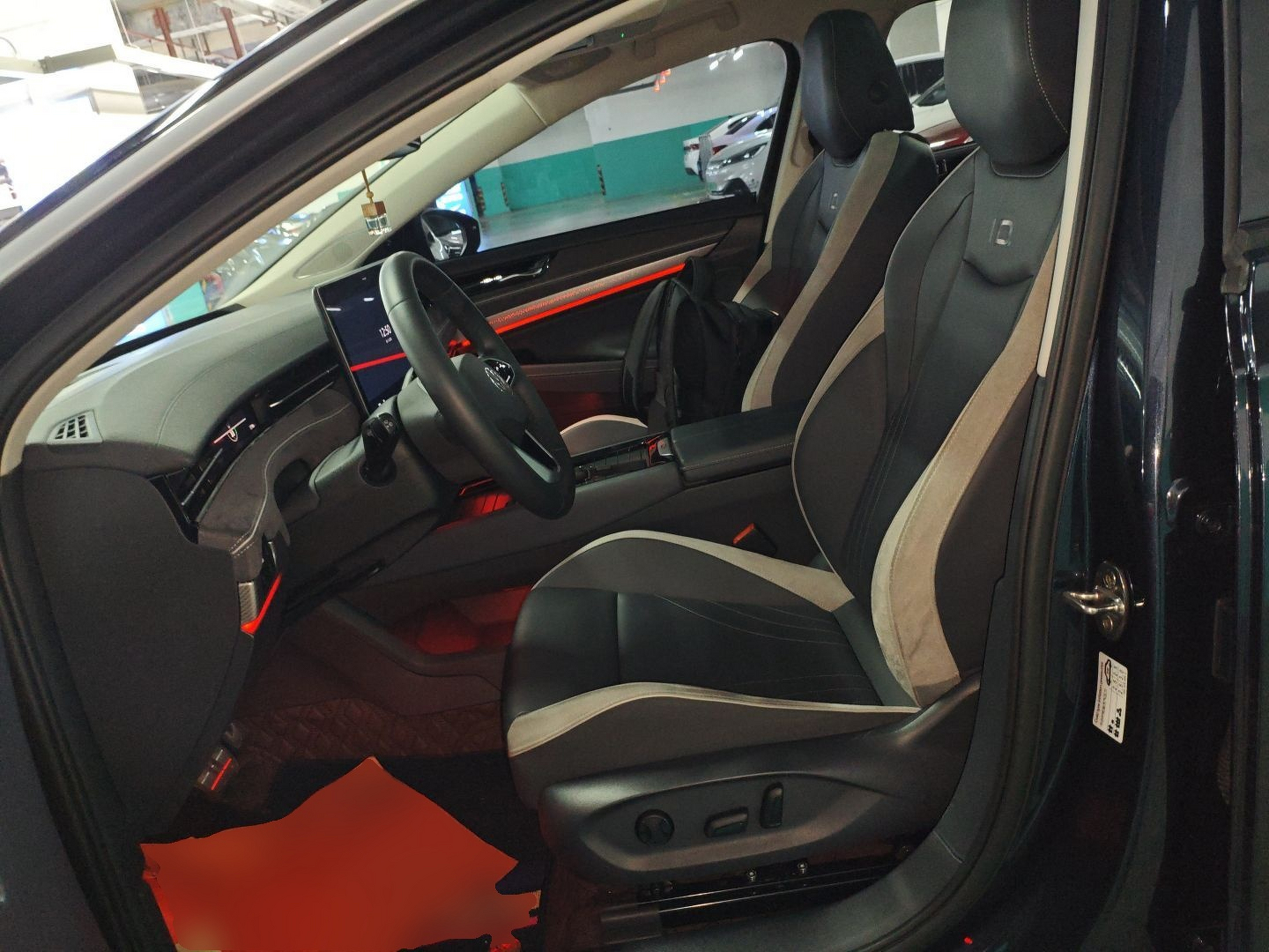 Переднее сиденье в автомобиле