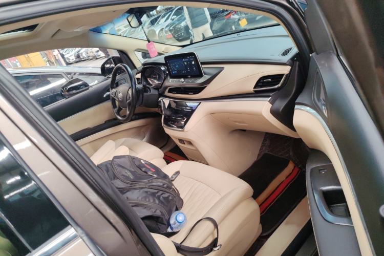 Used Buick GL8 2023 Facelifted Land Cruiser Executive Luxury Version