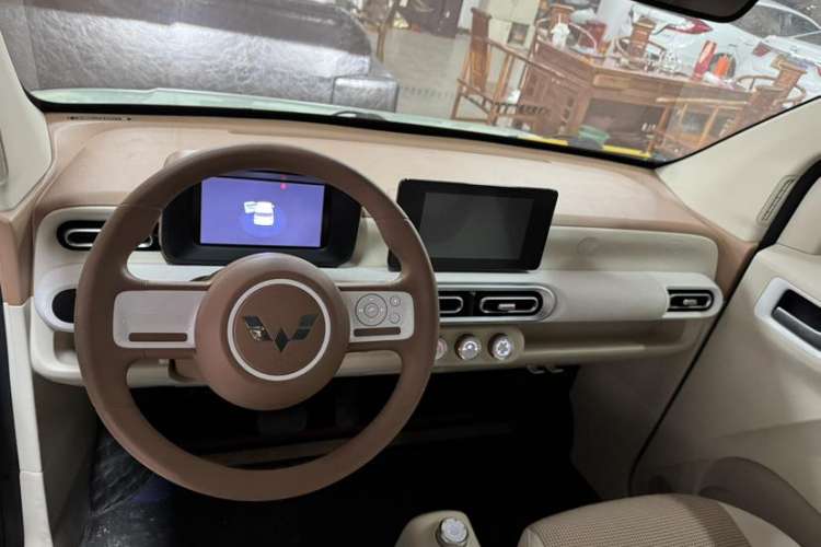 Used Wuling Hongguang MINIEV 2024 3rd Generation 215km Advanced Version
