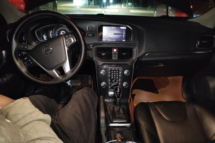 Used Volvo V40 2018 T3 Zhiyi Edition