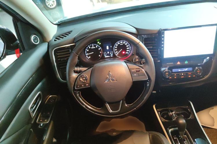 Used Mitsubishi Outlander 2019 2.0L Two-Wheel Drive Comfort Edition 5 Seats China VI Standard
