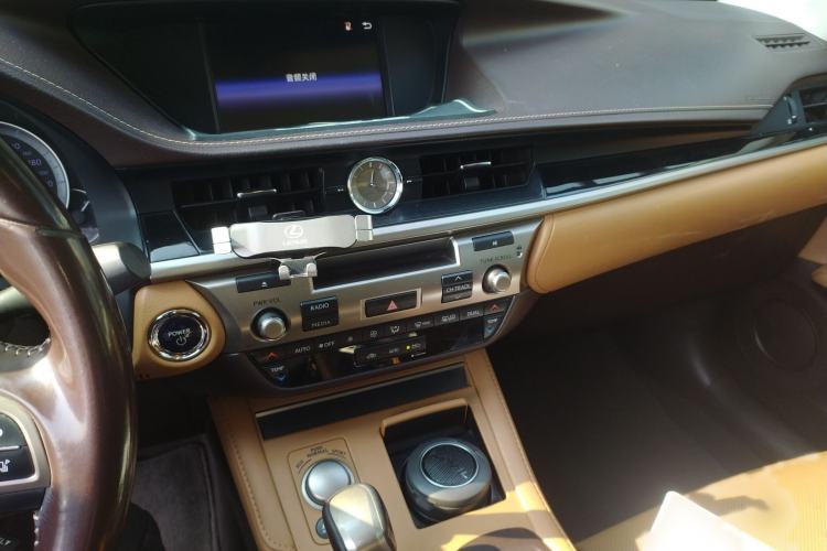 Used Lexus ES 2015 300h Comfort Edition
