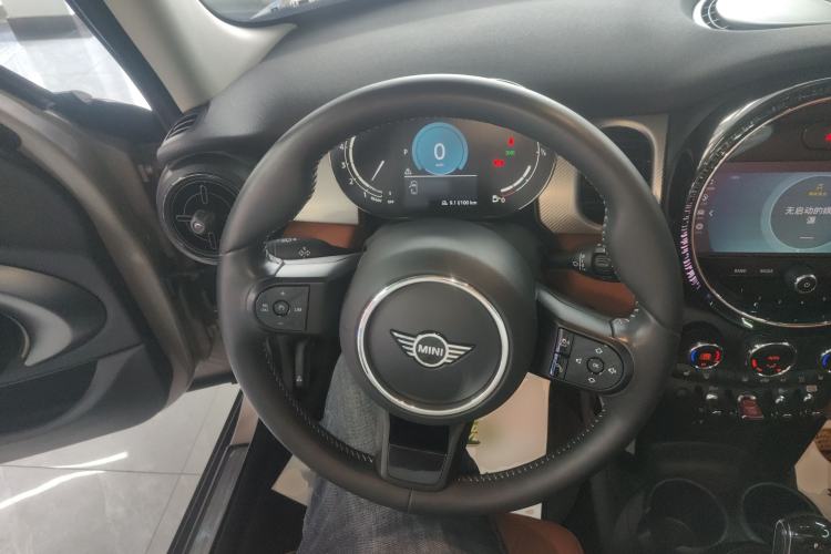 Used  MINI 2022 Updated 1.5T COOPER Artist Five-Door Edition
