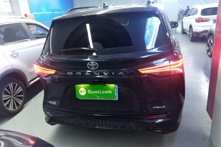 Used Toyota Granvia 2023 2.5L Hybrid Flagship VIP Edition
