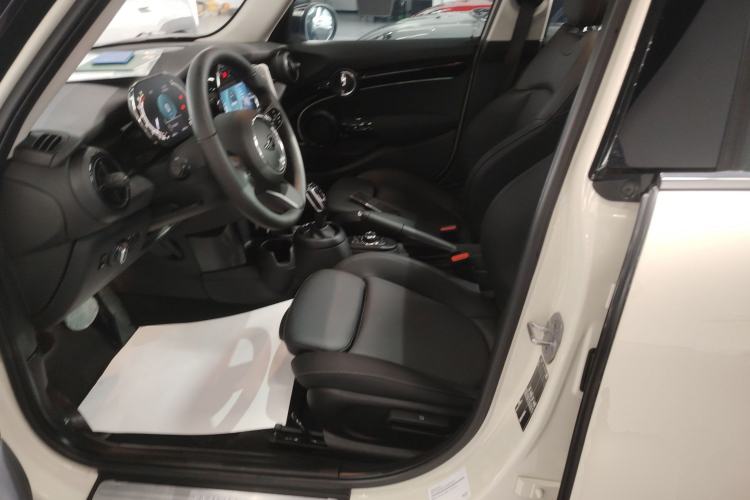 Used  MINI 2022 Updated 1.5T COOPER Classic Edition Five-Door Version
