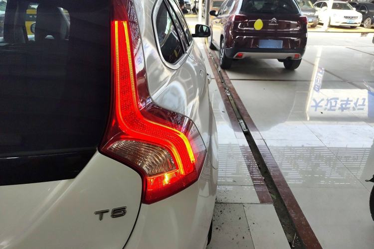 Used Volvo V60 2015 T5 Zhiyi Edition
