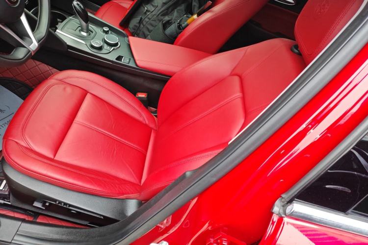 Used Alfa Romeo Giulia 2017 2.0T 280HP Luxury Edition
