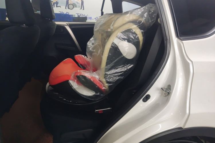 Used Toyota RAV4 2015 2.0L CVT Two-Wheel Drive Fashion Edition