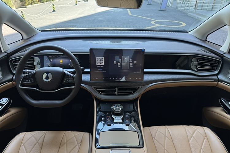 Used Denza D9 2024 DM-i 1050 Luxury Model
