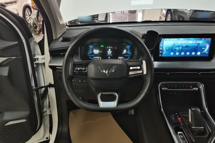 Used Wuling Asta 2022 2.0L DHT Electric-Speed Version
