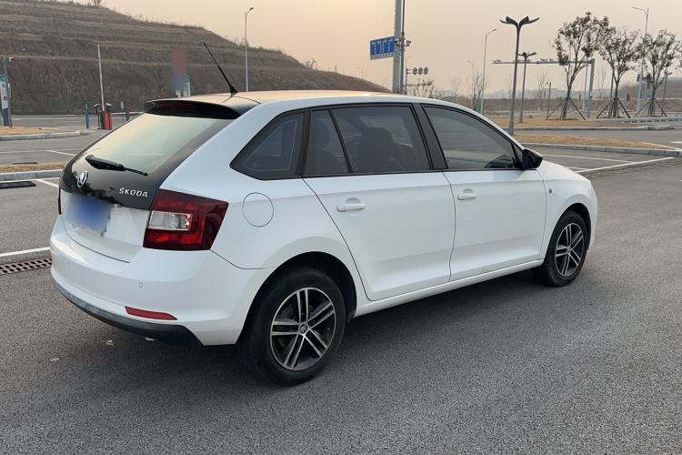 Used Skoda Rapid Spaceback 2014 1.6L Automatic Enjoyment Edition
