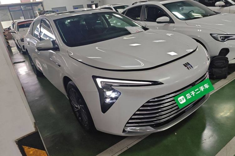 Used Buick LaCrosse 2025 28T Platinum Edition
