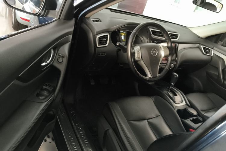 Used Nissan X-Trail 2015 2.0L CVT Comfort MAX Edition 2WD
