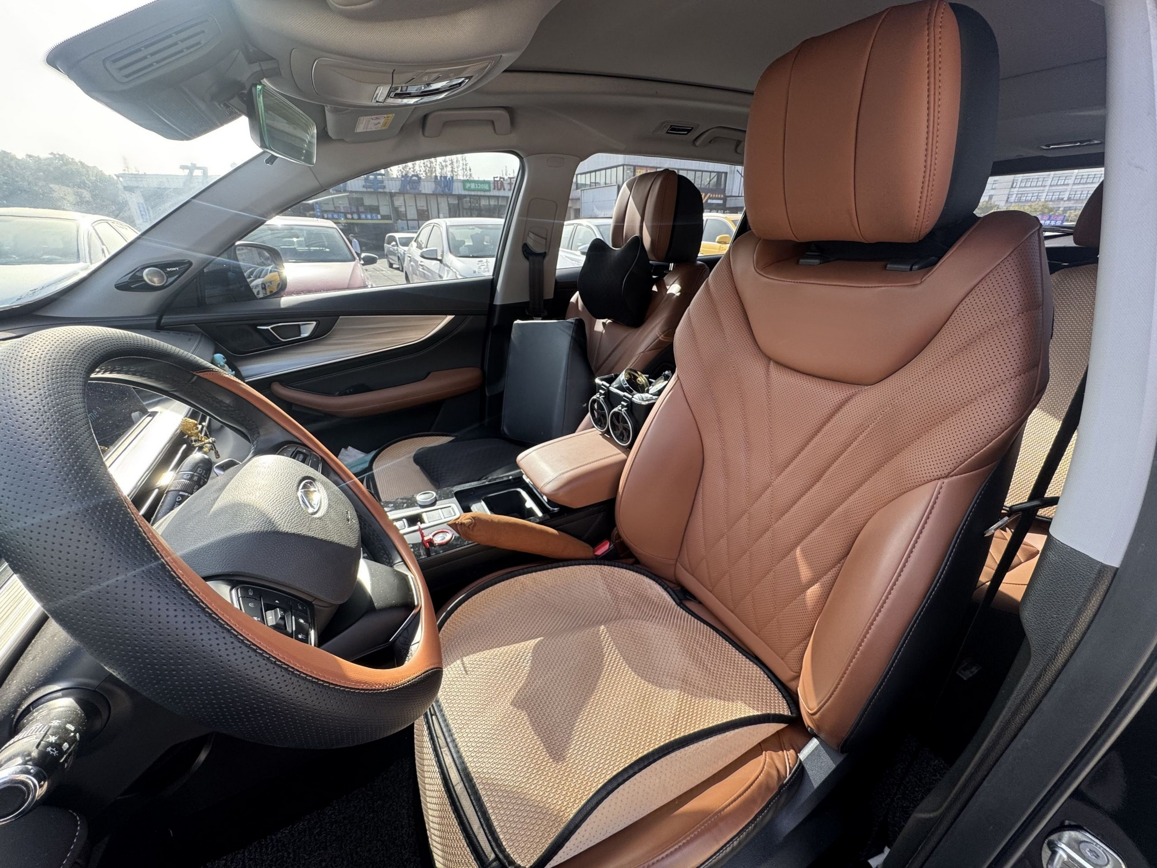 Переднее сиденье в автомобиле